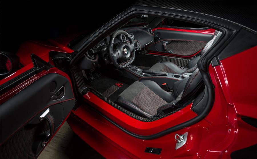 Интерьер Alfa Romeo 4C by Zender (960) 2016 года  (фото 17 из 36)